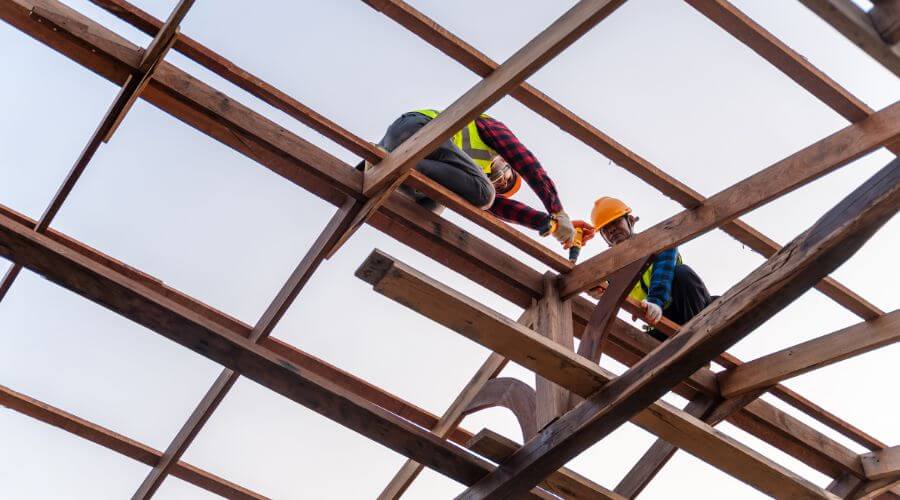 Professional gutter cleaning services in Mont Belvieu, TX